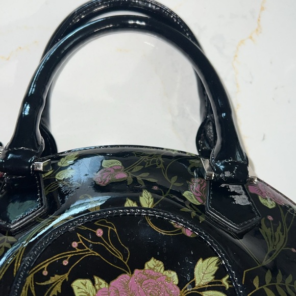 BRAVO Beverly Hills Collection Genuine Leather    Color:  black and green - Picture 14 of 15